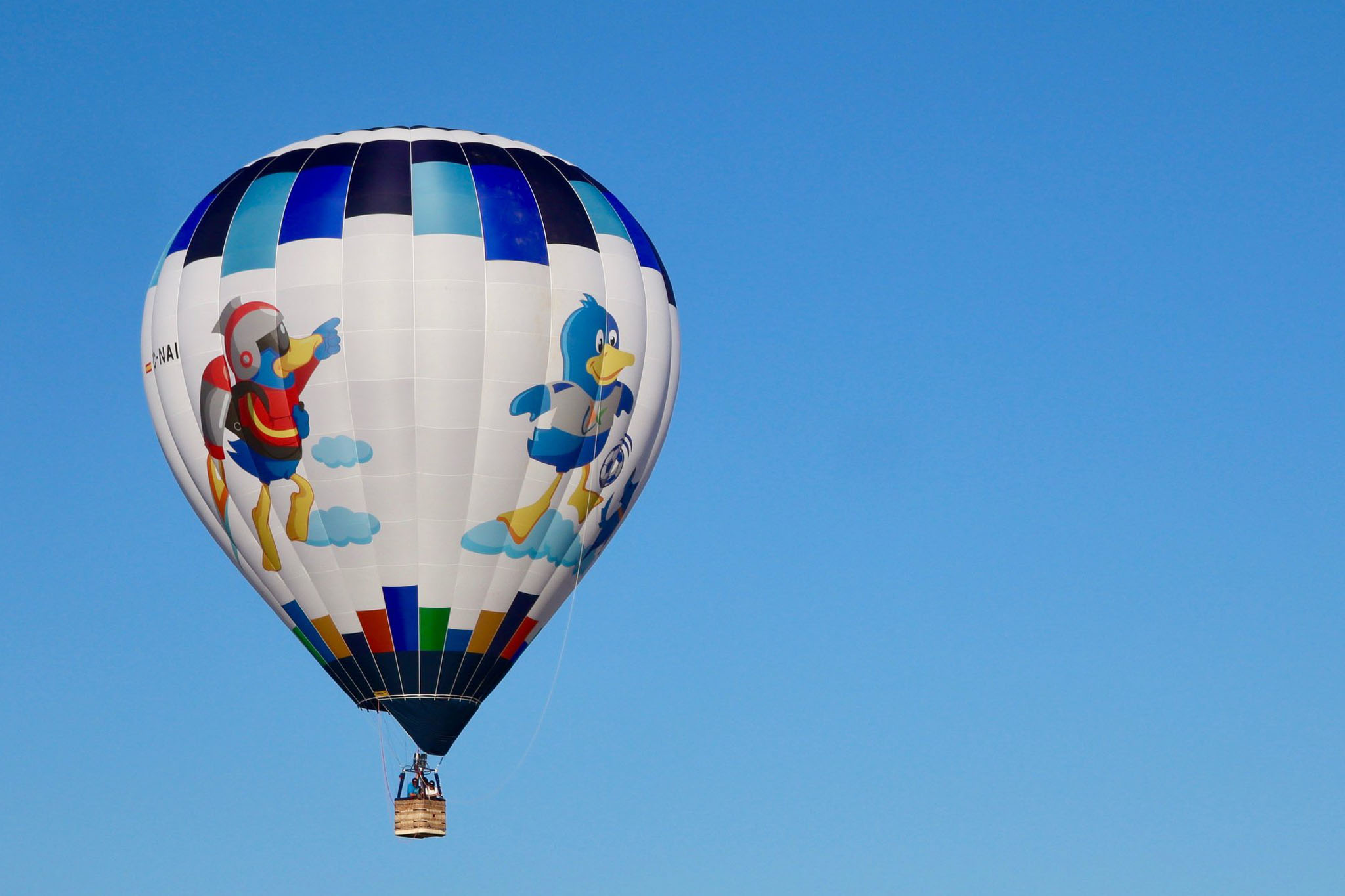 Vuela en globo cautivo para festejar celebraciones Vuela en globo cautivo para festejar celebraciones